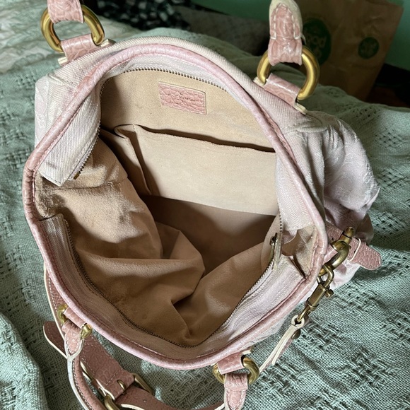 Luis Vuitton Blush Pink Neo Cabby - Picture 5 of 5
